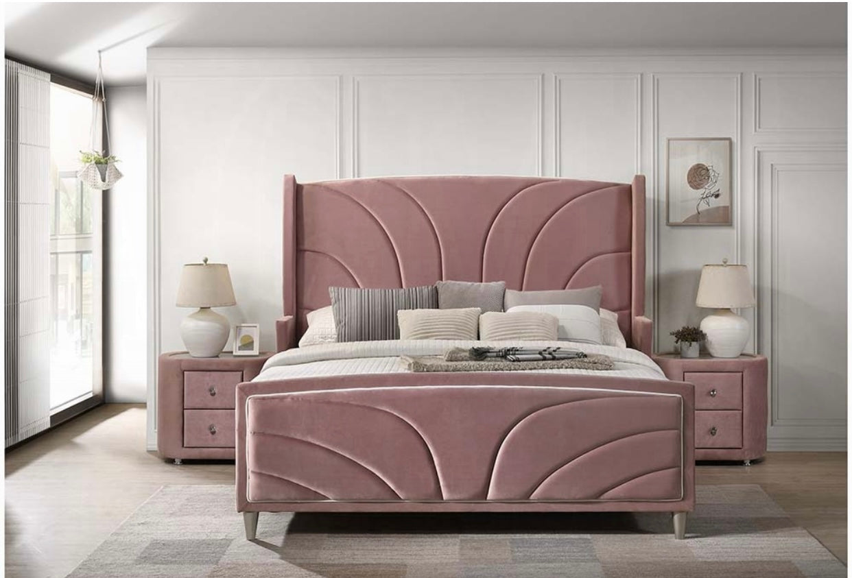Salonia Queen/ E King Bed